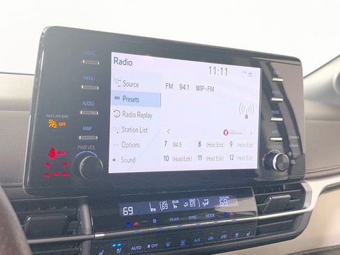 Used 2021 Toyota Sienna Platinum AWD/4WD image 15