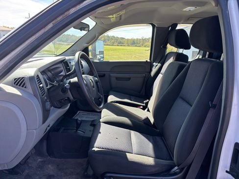Used 2011 Chevrolet Silverado 2500 W/T w/ Snow Plow Prep Package image 23