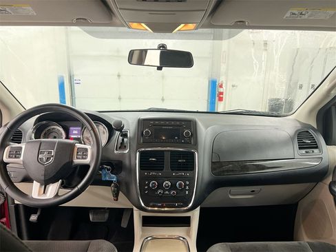 Used 2016 Dodge Grand Caravan SXT w/ Rear Park Assist Package image 10