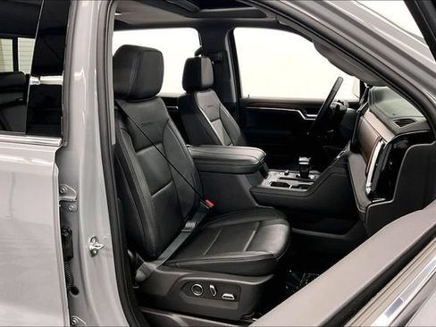 Used 2025 GMC Sierra 1500 Denali w/ Denali Reserve Package AWD/4WD image 8