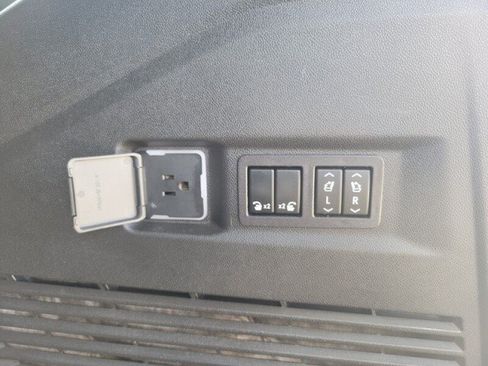 Used 2024 Chevrolet Tahoe Premier RWD image 8