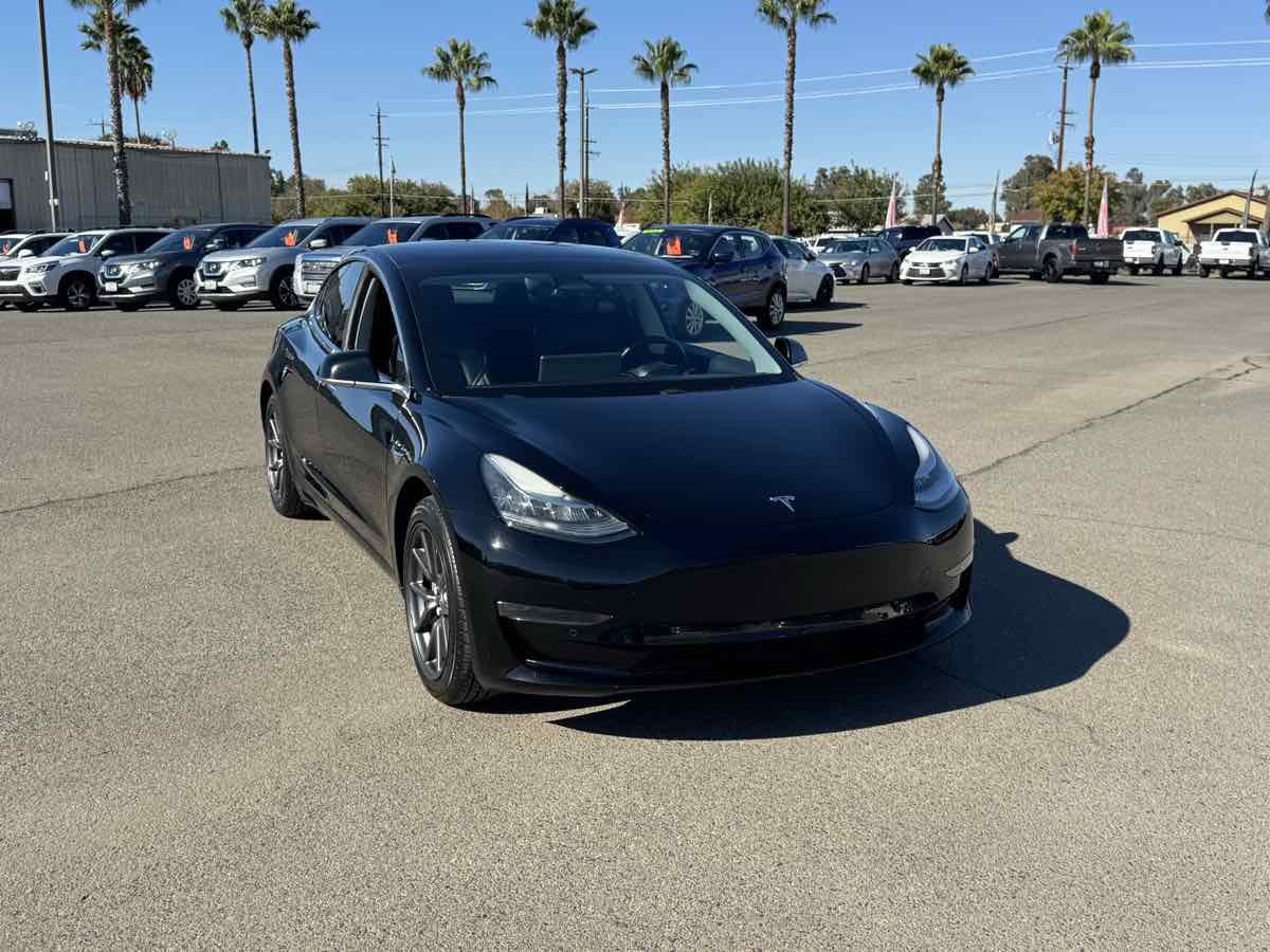 Used 2018 Tesla Model 3 Long Range RWD image 3