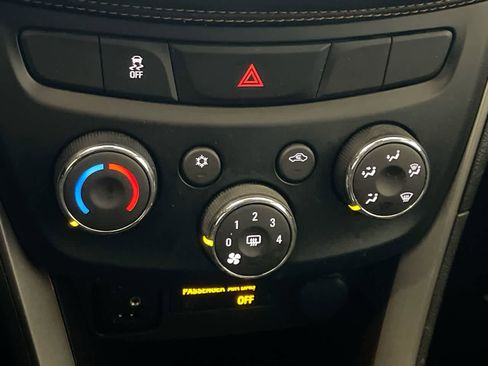 Used 2019 Chevrolet Trax LT w/ LT Convenience Package image 19