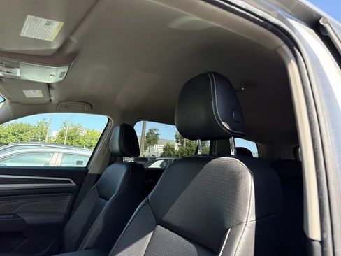 Used 2022 Volkswagen Atlas SE w/ Black Wheel Package FWD image 11
