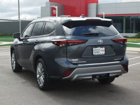Used 2025 Toyota Highlander Platinum AWD/4WD image 17