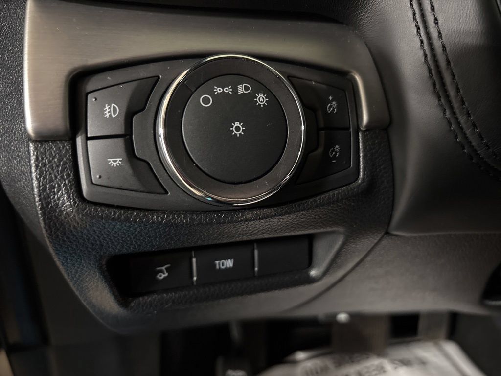 Used 2019 Ford Explorer Platinum AWD/4WD image 18