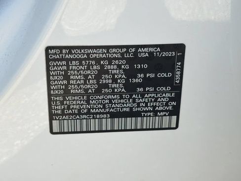 Certified 2024 Volkswagen Atlas Cross Sport SEL R-Line AWD/4WD image 32