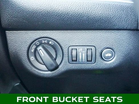 Used 2016 Dodge Challenger SXT image 21