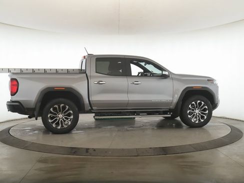 Used 2024 GMC Canyon Denali image 6