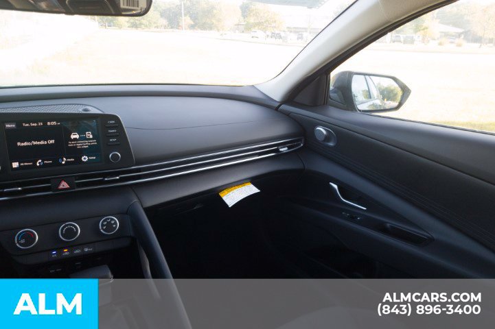Used 2026 Hyundai Elantra SE FWD image 21