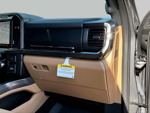 Used 2024 Ford F250 Lariat w/ Sport Appearance Package AWD/4WD image 18