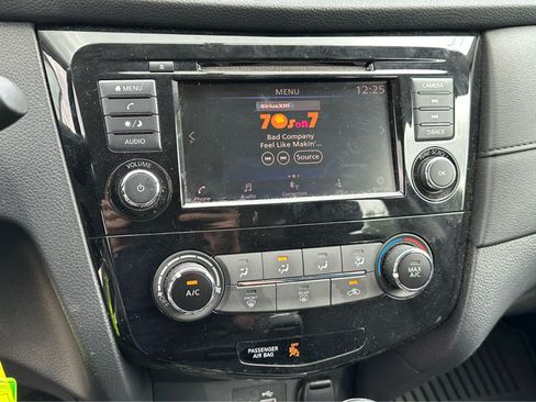 Used 2018 Nissan Rogue S AWD/4WD image 12