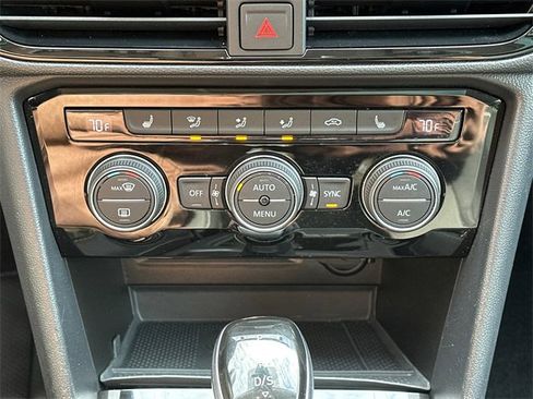 Certified 2024 Volkswagen Taos SE image 31