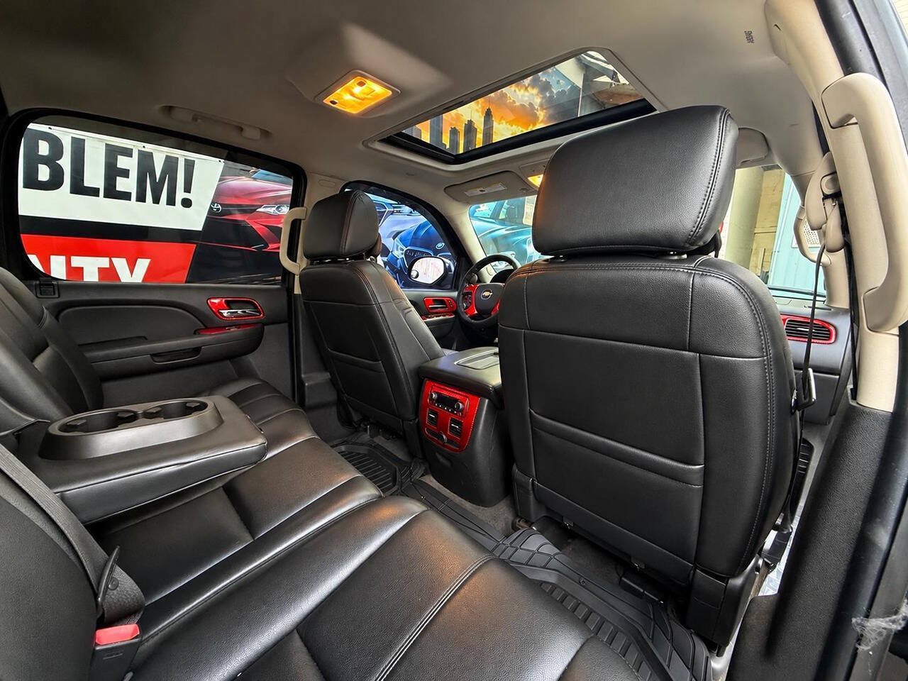 Used 2012 Chevrolet Avalanche LT w/ Suspension Package, Off-Road AWD/4WD image 8