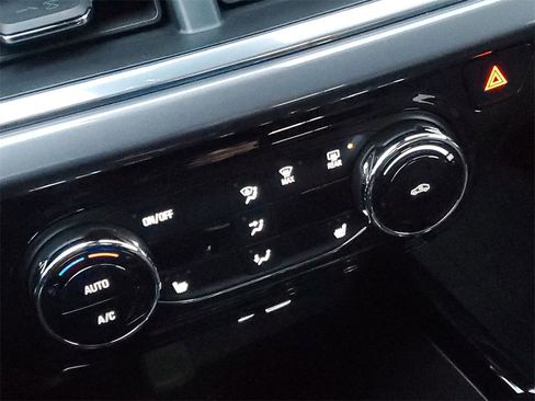 Used 2025 Chevrolet Trax ACTIV w/ Driver Confidence Package image 17