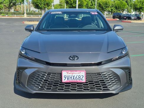 Used 2025 Toyota Camry SE FWD image 2
