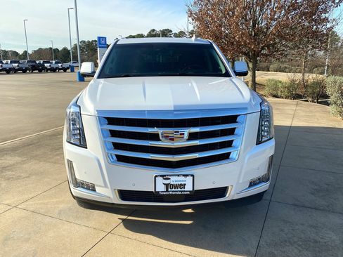Used 2017 Cadillac Escalade Premium Luxury image 2