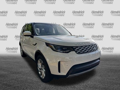 Used 2023 Land Rover Discovery S image 2