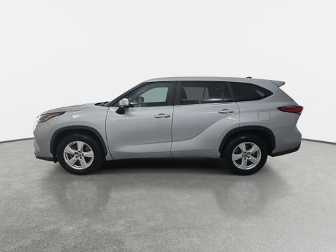 Used 2023 Toyota Highlander L image 6