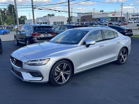 Used 2022 Volvo S60 B5 Inscription FWD image 1