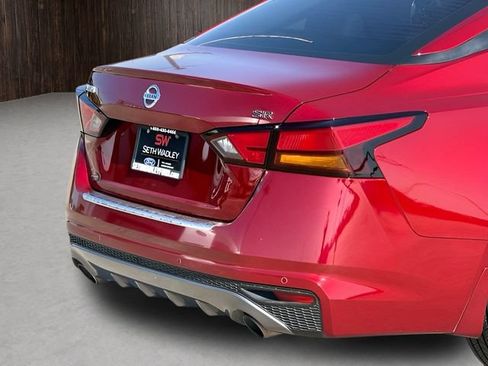 Used 2022 Nissan Altima 2.5 SR FWD image 12