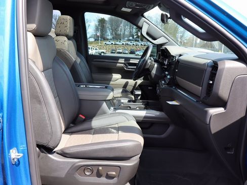 Used 2022 Chevrolet Silverado 1500 ZR2 w/ Technology Package image 21