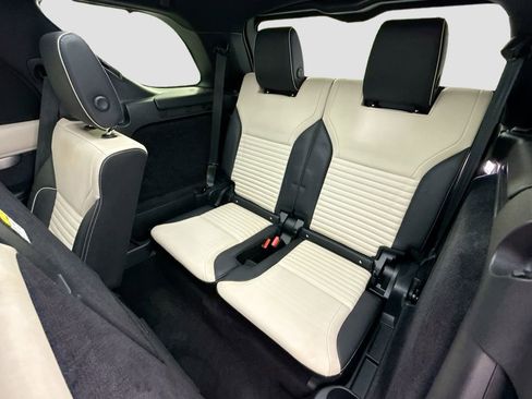 Used 2022 Land Rover Discovery HSE R-Dynamic AWD/4WD image 22