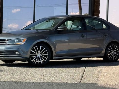 Used 2016 Volkswagen Jetta Sport FWD image 3