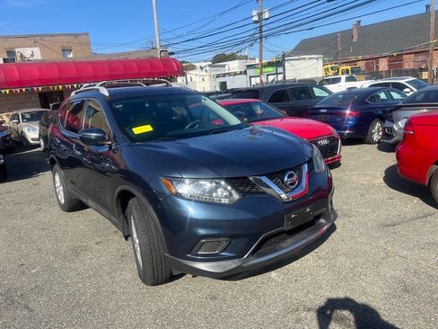Used 2016 Nissan Rogue SV w/ SV Moonroof Package image 2
