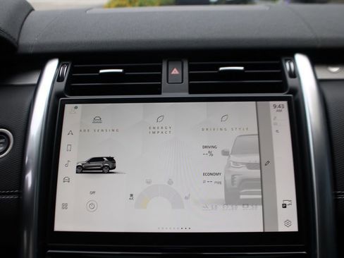 Certified 2024 Land Rover Discovery Dynamic SE image 17