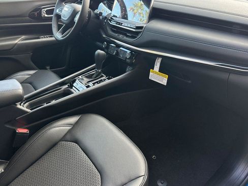 New 2026 Jeep Compass Latitude image 13