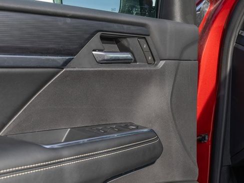 Used 2025 GMC Acadia Elevation image 16