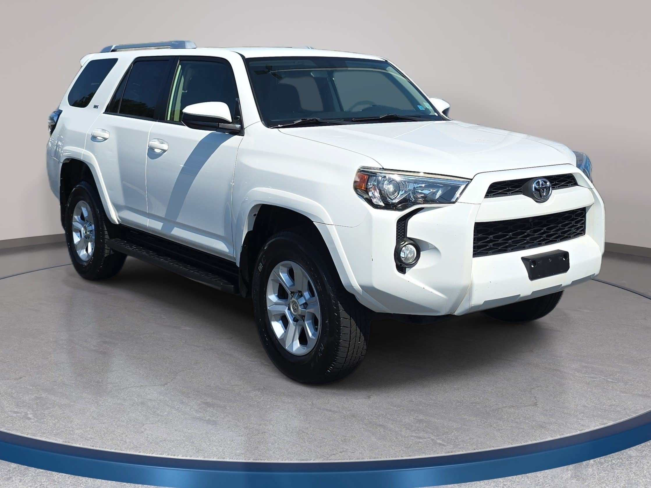 Used 2017 Toyota 4Runner SR5 AWD/4WD image 3