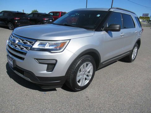 Used 2018 Ford Explorer XLT AWD/4WD image 1