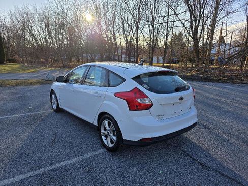 Used 2014 Ford Focus SE w/ SE Winter Package image 4