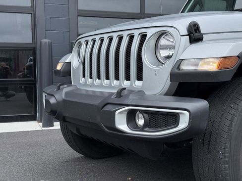 Used 2023 Jeep Wrangler Unlimited Sahara AWD/4WD image 5