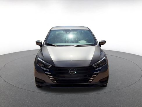 Used 2025 Nissan Versa SV image 4