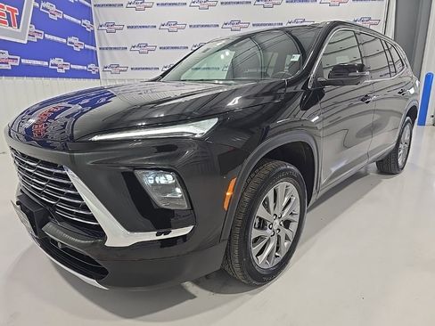 Used 2025 Buick Enclave Preferred image 3