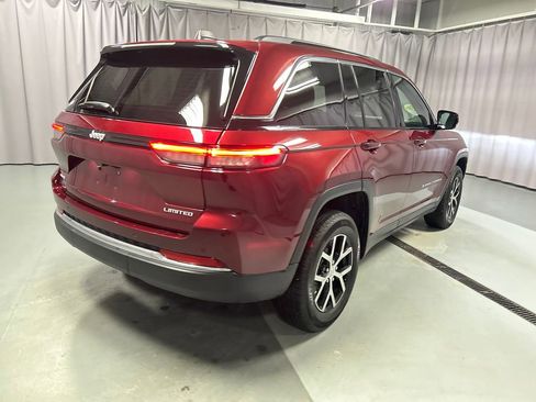 Used 2024 Jeep Grand Cherokee Limited image 7