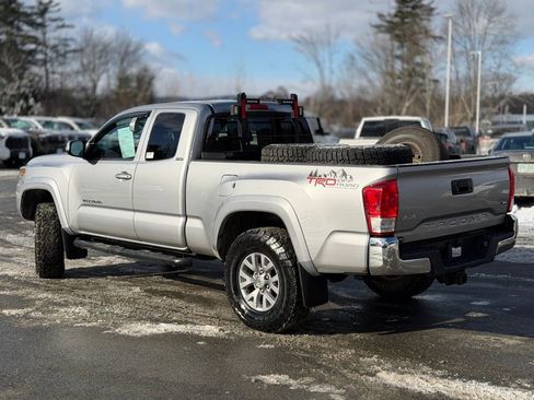Used 2016 Toyota Tacoma SR5 image 3