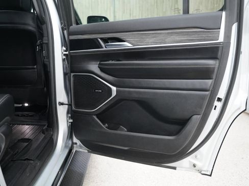 Used 2022 Jeep Wagoneer Series II w/ Premium Group I image 35