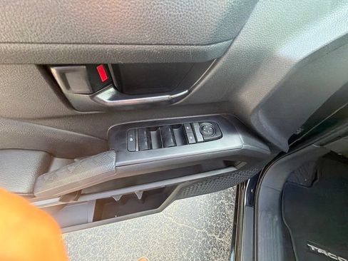 Used 2025 Toyota Tacoma SR5 w/ SR5 Upgrade Package AWD/4WD image 16
