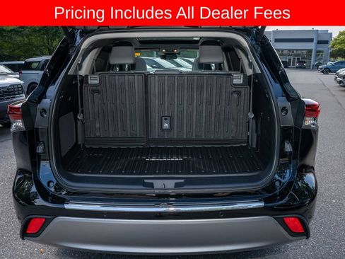 Used 2024 Toyota Highlander Platinum FWD image 5