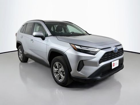 Used 2024 Toyota RAV4 XLE AWD/4WD image 4