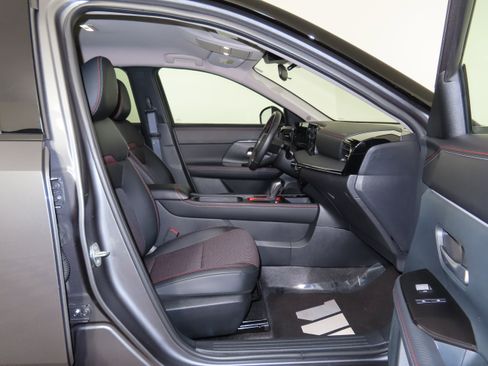 Certified 2025 Nissan Kicks SR image 30