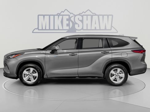 Used 2022 Toyota Highlander XLE AWD/4WD image 3