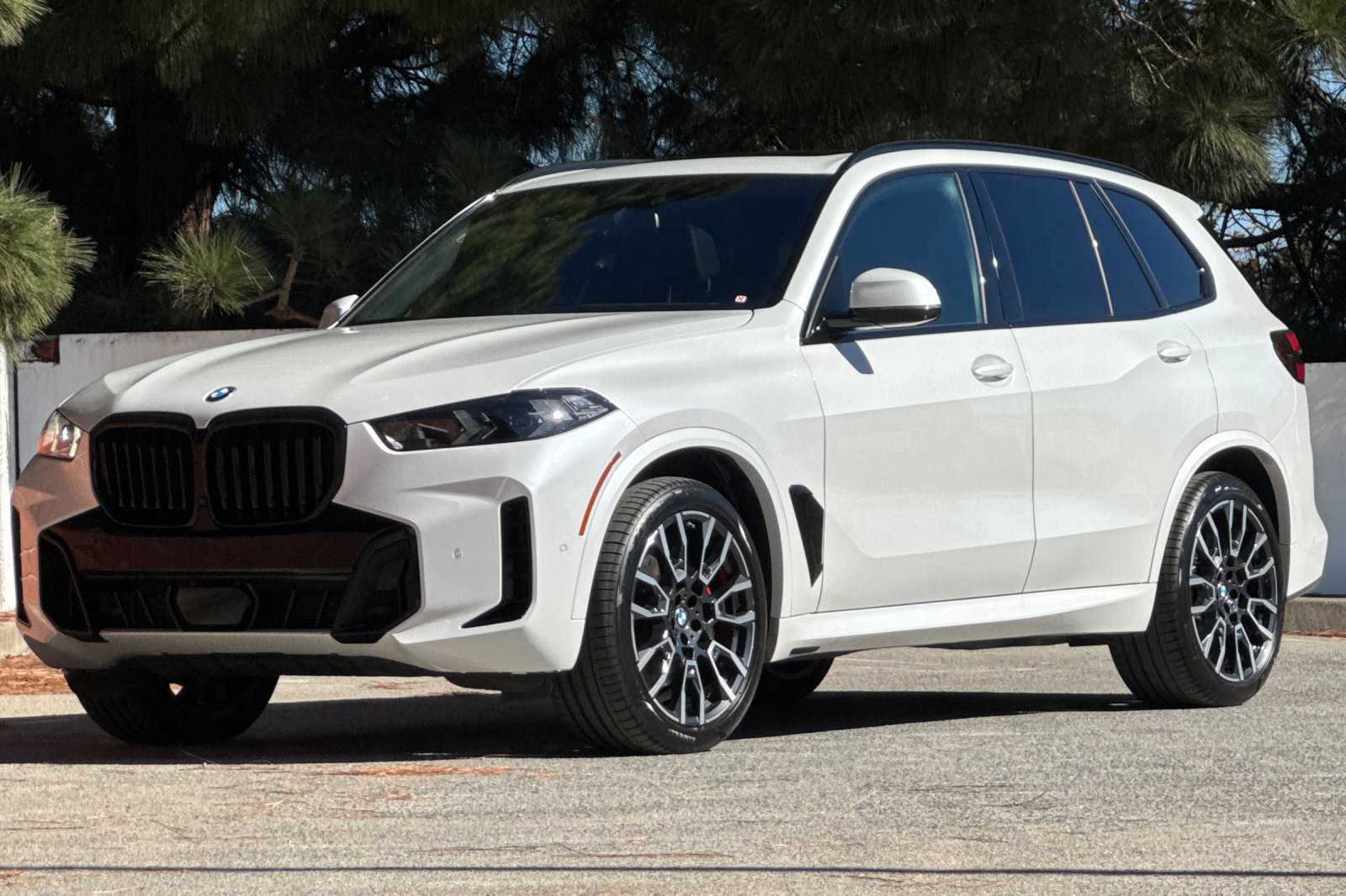 Used 2024 BMW X5 xDrive40i w/ M Sport Package AWD/4WD image 8