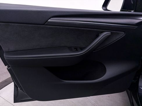 Used 2024 Tesla Model Y Performance image 15