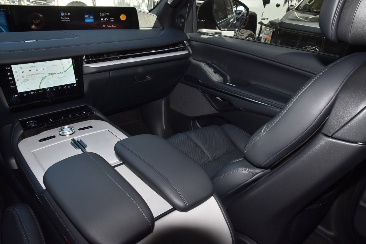 New 2027 Lincoln Navigator Reserve w/ Jet Appearance Package AWD/4WD image 18