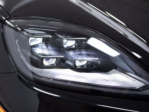 Certified 2025 Porsche Cayenne image 34